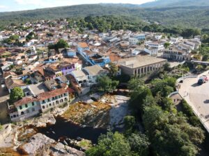 Leia mais sobre o artigo Festival de Lençóis 2025 promove o abraço entre música e natureza na Chapada Diamantina