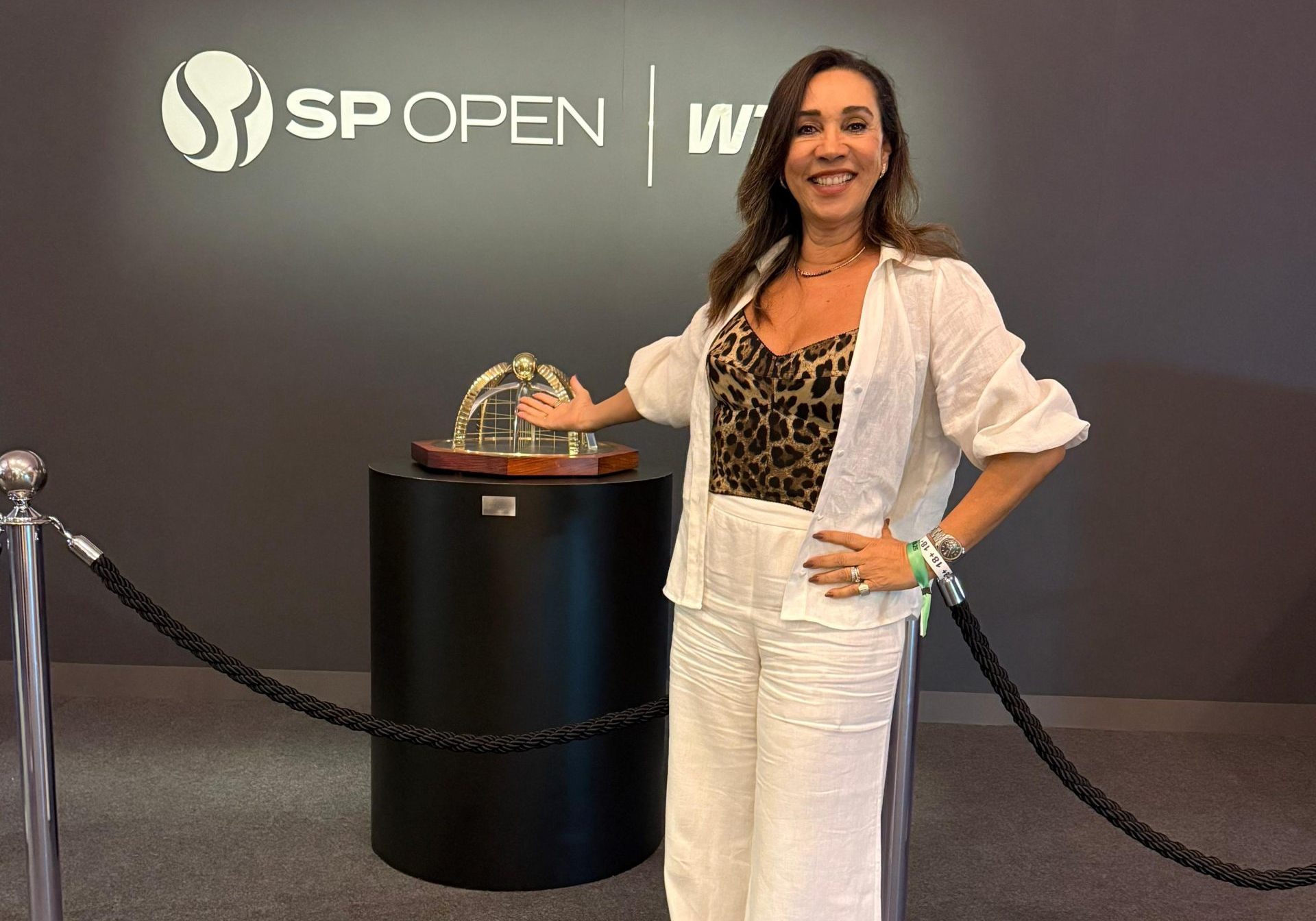 No momento, você está visualizando Lila Moraes conduz lista de convidados no camarote do SP Open a convite de Ara Vartanian