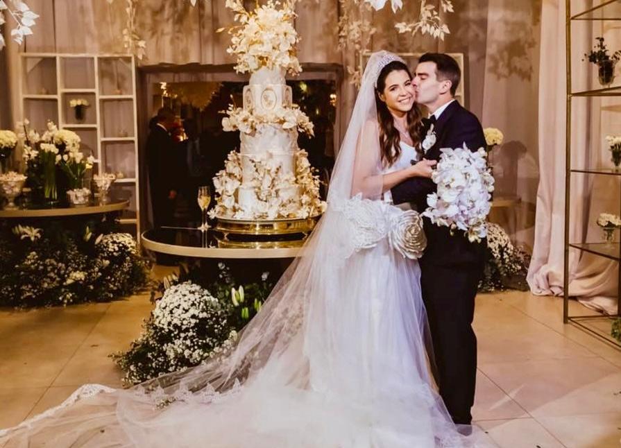 No momento, você está visualizando Christian Bonneau e Gabrielle Guanaes Dutra selam o amor em emocionante celebração