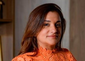 Entrevista com Luciana Castellani, membro da Sociedade Brasileira de Cirurgia Plástica, que atua em cirurgia estética e reparadora, com ênfase na cirurgia mamária