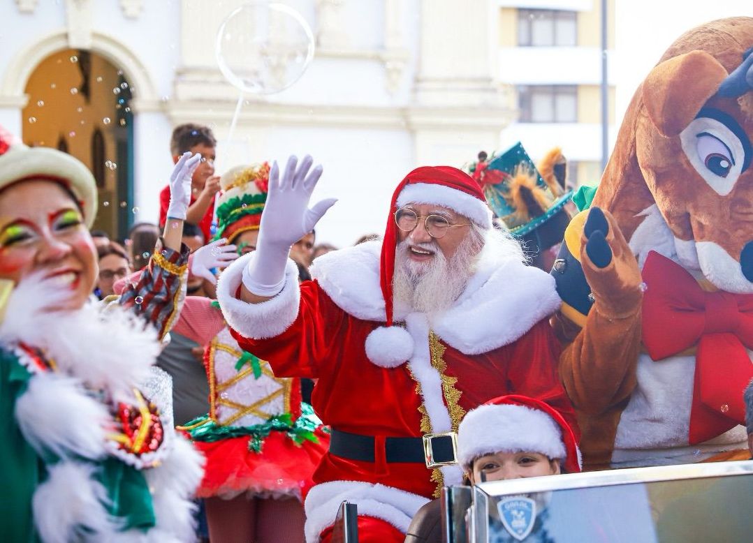 No momento, você está visualizando Vitória Boulevard dá início ao “O Espetáculo de Natal” com desfile, Papai Noel e atrações gratuitas