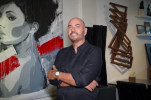 Leia mais sobre o artigo Elegância e arte marcam a estreia do Espaço Galeria, no Rio Vermelho