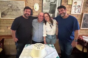 Leia mais sobre o artigo Zé Henriques brinda a vida ao lado de amigos e familiares na Cantina Buona Amici