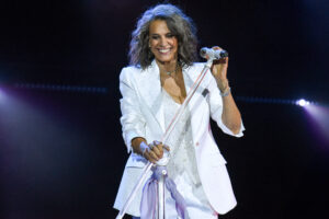 Leia mais sobre o artigo Simone traz nova turnê à Concha Acústica do TCA, como homenageada no Festival de Música Educadora FM