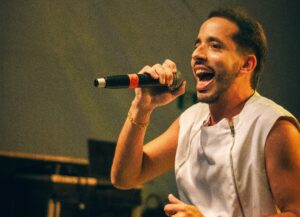 Leia mais sobre o artigo Lucas Melo inicia ensaios de verão no Bombar neste domingo (18) 