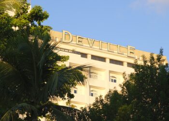 Dia das Mães: Deville Prime Salvador reúne gastronomia e música ao vivo em almoço especial