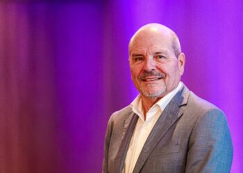 Mauro Adan é o anfitrião do seminário da AHSEB