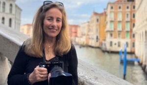 Leia mais sobre o artigo Sinísia Coni lança livro de fotografias da celebração do El Día de los Muertos, no Palacete Tira Chapéu 