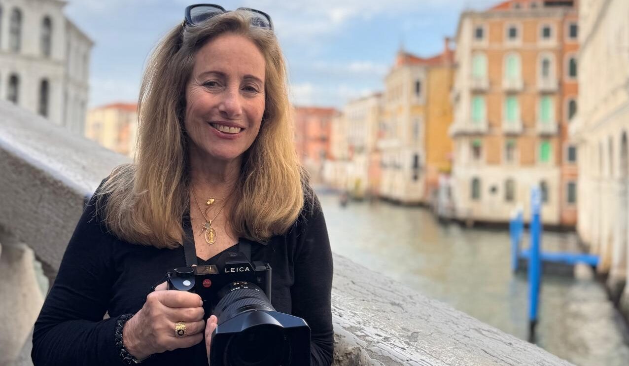 No momento, você está visualizando Sinísia Coni lança livro de fotografias da celebração do El Día de los Muertos, no Palacete Tira Chapéu 