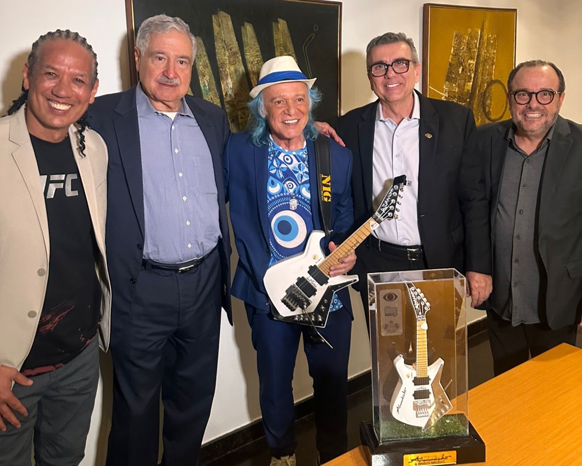 No momento, você está visualizando Armandinho e Band Bahia homenageiam Johnny Saad com Troféu Armandinho & Irmãos Macêdo