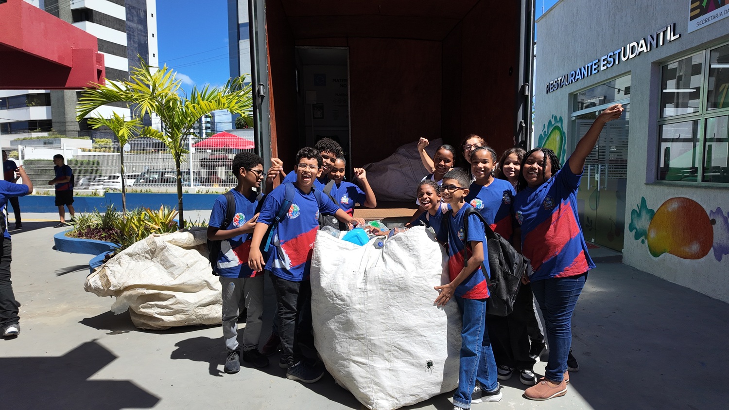 No momento, você está visualizando “Conecta, Recicla” mobiliza escolas e transforma reciclagem em gincana educativa em Salvador e Região Metropolitana