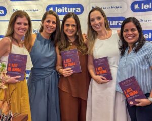 Leia mais sobre o artigo Fabiane Maimone movimenta sessões de autógrafos com livro entre os mais vendidos do país