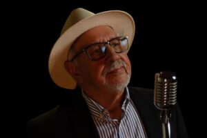 Leia mais sobre o artigo Paulo Roberto Ramos estreia o show “A Voz da Experiência” no Teatro SESI Rio Vermelho