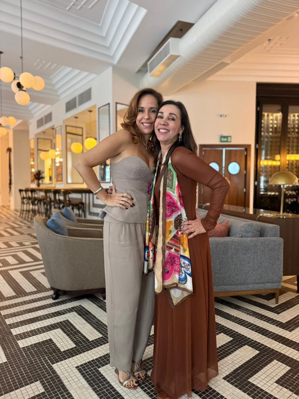 No momento, você está visualizando Aline Lobo e Lila Moraes durante encontro para celebrar a amizade