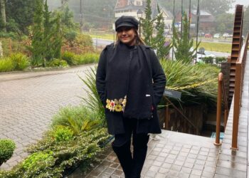 Inverno em Gramado: Ana Cláudia Queiroz aproveita recesso nas festas juninas