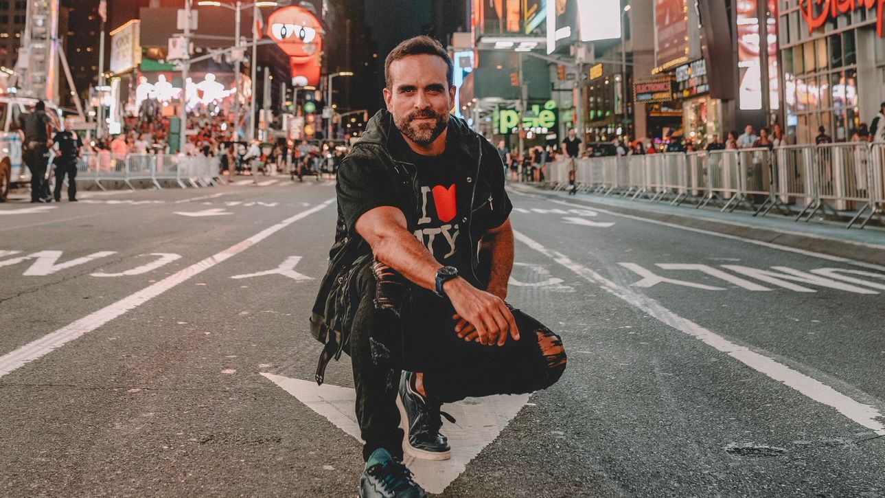 No momento, você está visualizando De correspondente internacional a guia em Nova York: brasileiro cria roteiros que misturam cultura pop e vida real na “Big Apple”