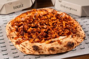 Leia mais sobre o artigo Toutz Pizza e Falka Confeitaria anunciam collab especial para o Dia da Pizza